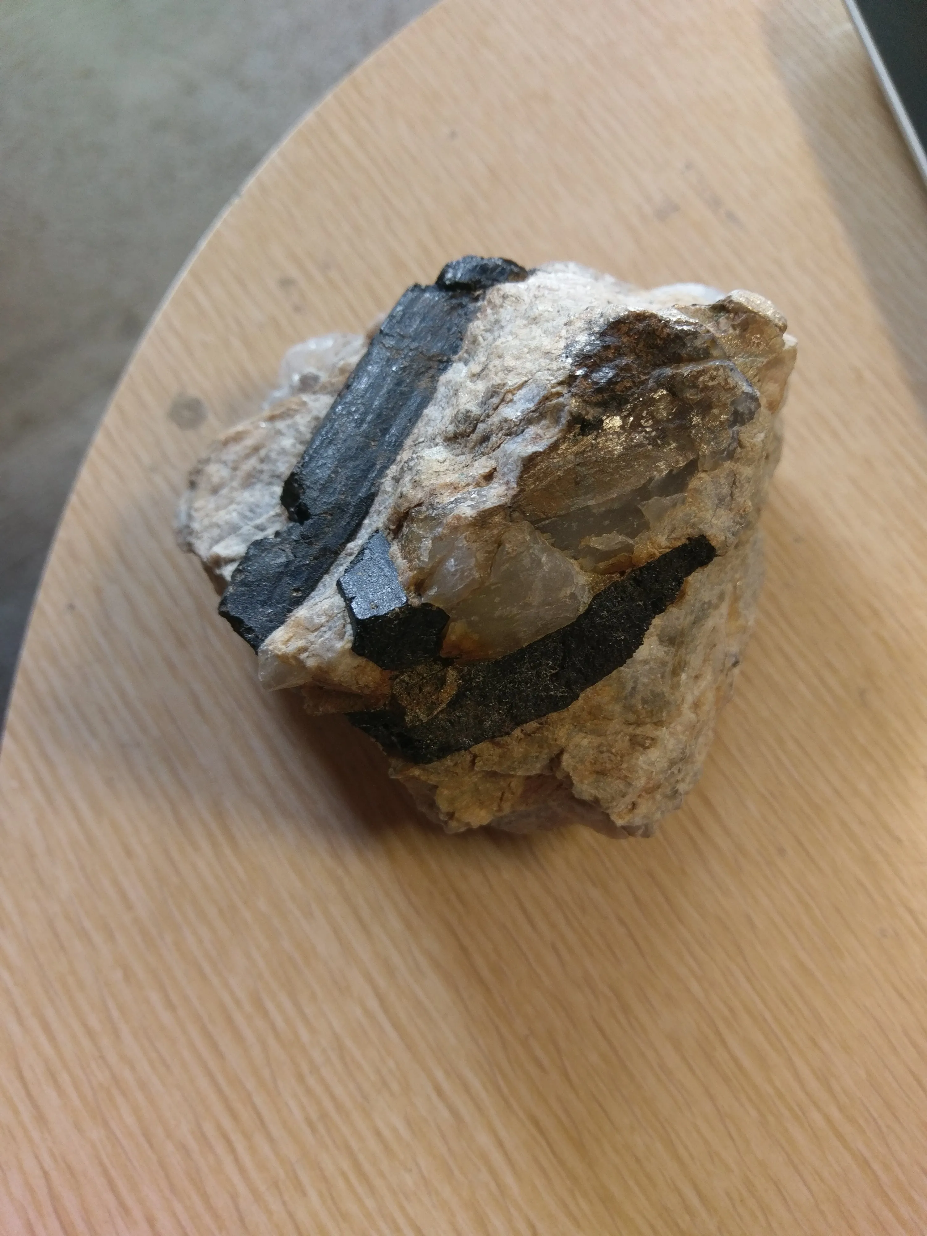 820g SCHORL IN QUARTZ